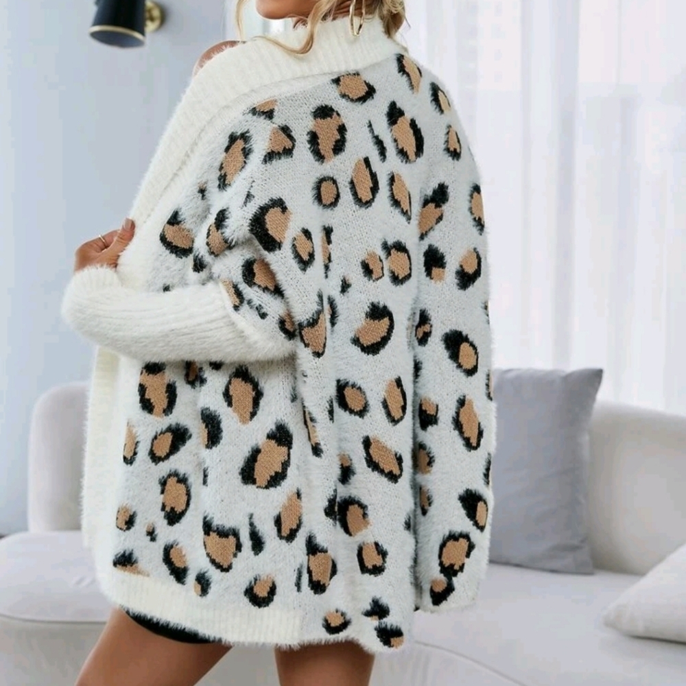 Leopard Pattern Fuzzy Cardigan - Picture 2 of 9